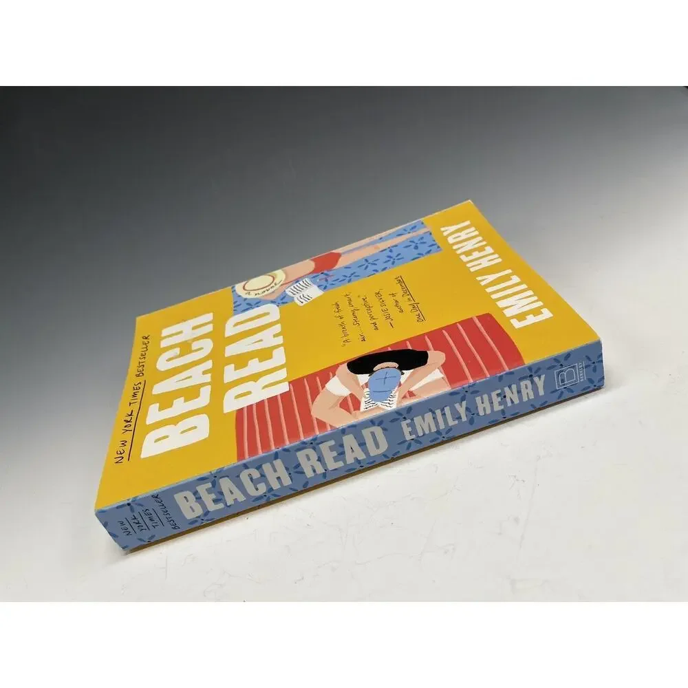 Beach‎ Read by Emily Henry 2020 Trade Paperback Book